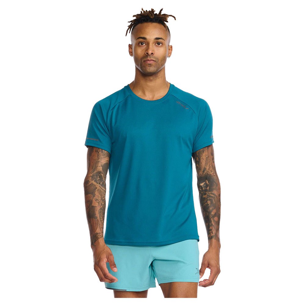 2xu Aero Short Sleeve T-shirt Blau L Mann von 2xu