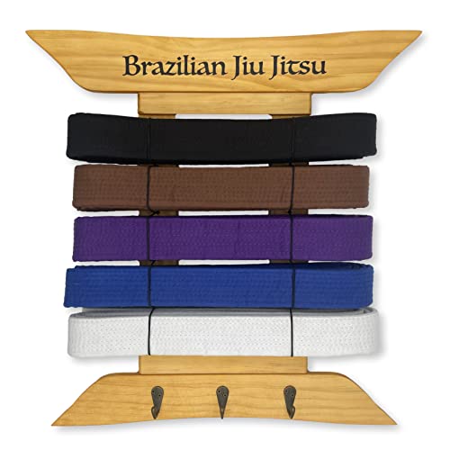 Brazilian Jiu Jitsu Gürteldisplay | BJJ Gürtelhalter für 5 Gürtel plus Medaillen Aufhänger | von weißem bis schwarzem Gürtel | Kampfsport-Gürtelhalter | Geschenke für Jiu Jitsu Praktiker | OSS von Alley Cats