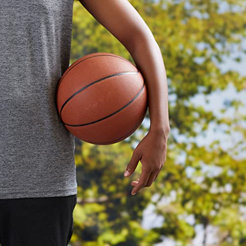 Amazon Basics Basketball aus Polyurethan-Verbundmaterial, offizielle Größe, Braun von Amazon Basics