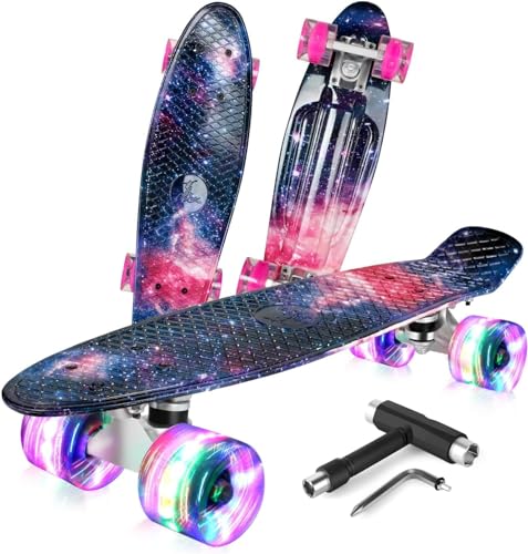 BELEEV Skateboard Komplette Mini Cruiser Skateboard für Kinder Jugendliche Erwachsene, Led Leuchtrollen mit All-in-one Skate T-Tool für Anfänger(Galaxy Purple) von BELEEV