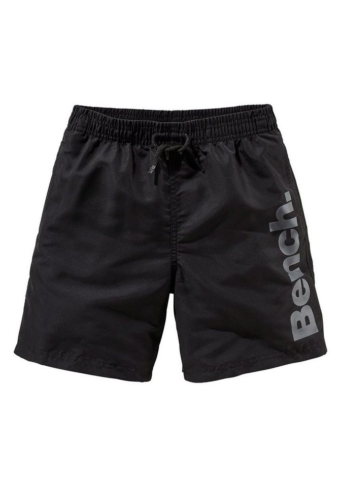 Bench. Badeshorts mit trendigem Logoschriftzug von Bench.