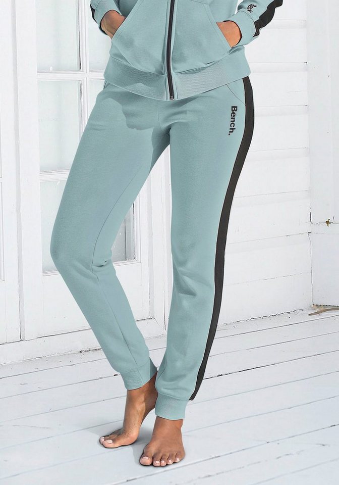 Bench. Loungewear Sweathose mit Seitenstreifen und schmalem Bein, Loungeanzug von Bench. Loungewear