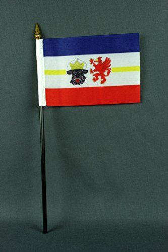 Buddel-Bini Kleine Tischflagge Mecklenburg Vorpommern 15x10 cm mit 30 cm Mast aus PVC-Rohr, ohne Ständerfuß von Buddel-Bini
