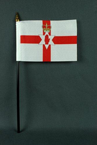 Buddel-Bini Kleine Tischflagge Nordirland 15x10 cm mit 30 cm Mast aus PVC-Rohr, ohne Ständerfuß von Buddel-Bini