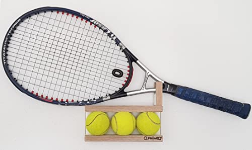 Tennisschläger und Tennisbälle Wandhalterung aus Holz für horizontale oder vertikale Montage. von Clipboart