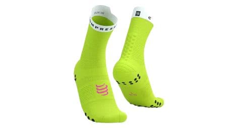 compressport pro racing socks v4 0 run high gelb weis von Compressport