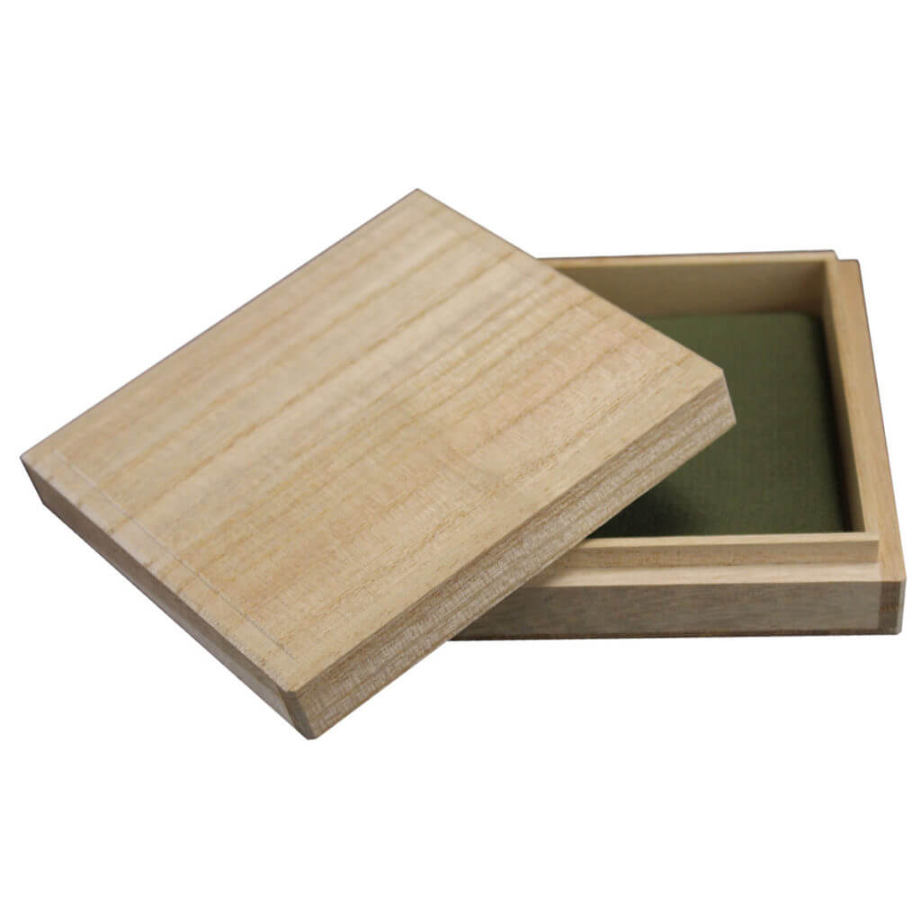 Tsubabox aus Echtholz mit grüner Polsterung von DerShogun