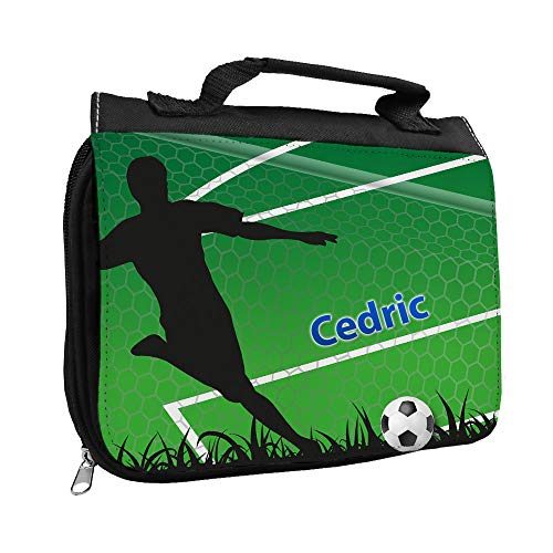 Kulturbeutel mit Namen Cedric und Fußballer-Motiv mit Tor für Jungen | Kulturtasche mit Vornamen | Waschtasche für Kinder von Eurofoto