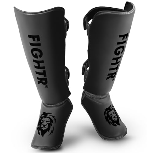 FIGHTR® Schienbeinschoner - mit perfektem Sitz und idealer Polsterung | Dicker Schienbeinschutz für Kicks im Kickboxen, MMA, Muay Thai und weitere Kampfsportarten (S/M, All Black) von FIGHTR
