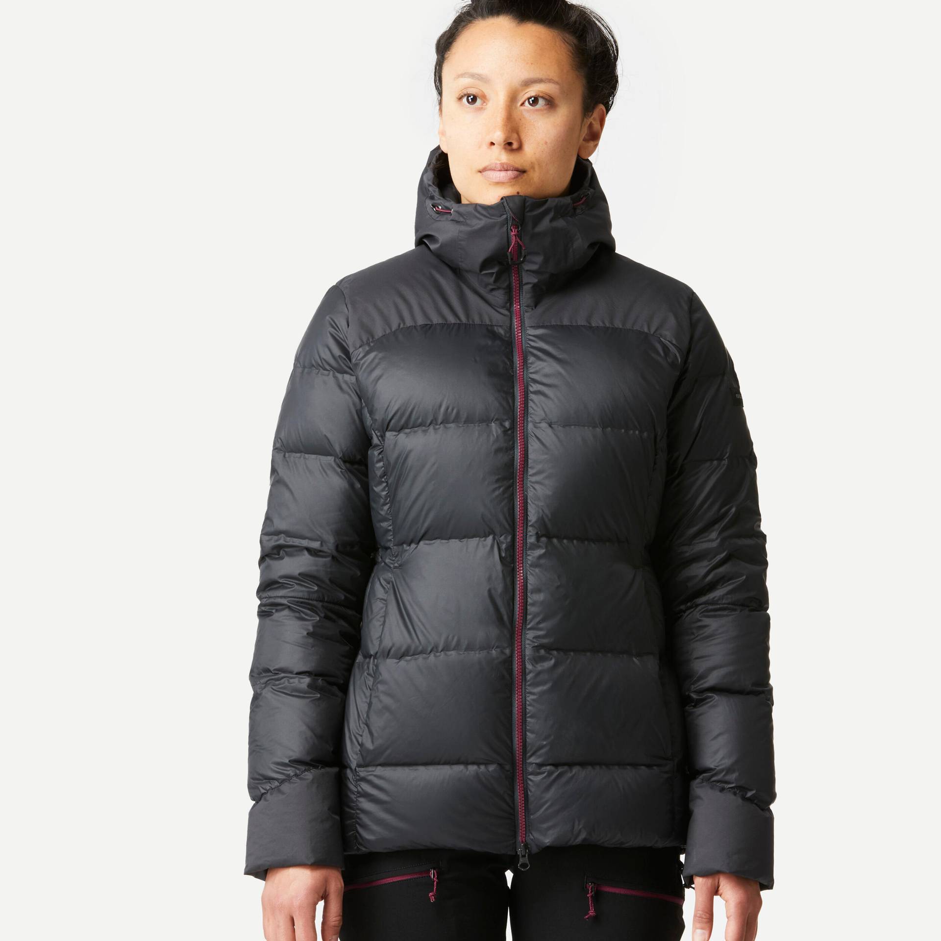 Daunenjacke Damen bis -18 °C Trekking - MT900 schwarz von FORCLAZ