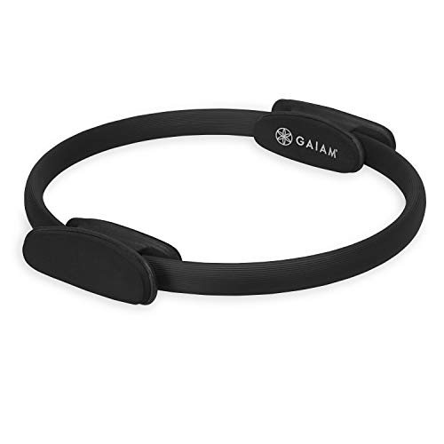 Gaiam Pilates-Ring, 38,1 cm, Fitness-Kreis, leichte und langlebige Schaumstoff-gepolsterte Griffe, flexibles Widerstands-Trainingsgerät zum Straffen von Armen, Oberschenkeln/Beinen und Rumpf, Schwarz von Gaiam