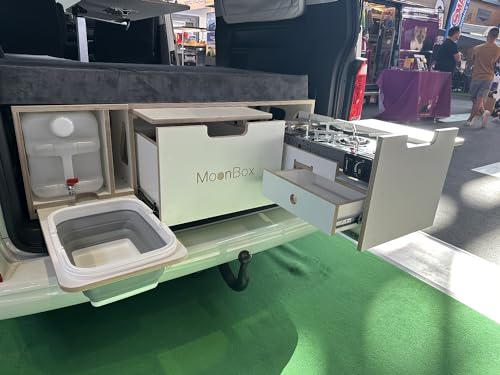 Moonbox Campingbox Modify Van/Bus 115cm Weiß | mit Campingküche, Sitzplätze, Tisch, Bettfunktion/Schlafsystem | für Fahrzeuge mit Mind. 115cm Breite im Kofferraum von Mayaadi-Home
