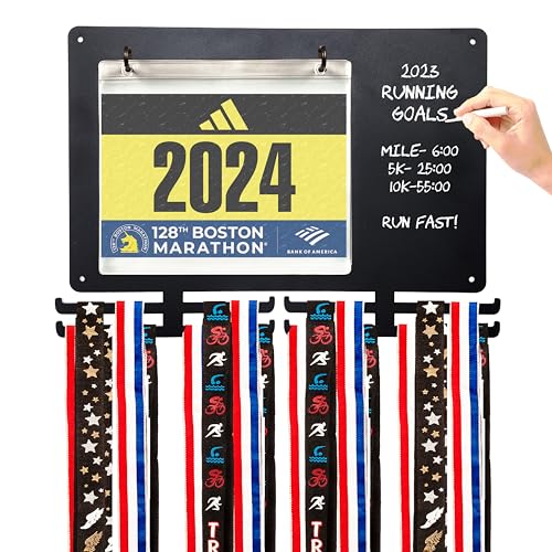 MedalAwardsRack Race Bib and Medal Display for Track, Marathons, Triathlons, Races, and More - Holds up to 28 Medal and 20 Race Bib (Chalk Board Hanger) von MedalAwardsRack
