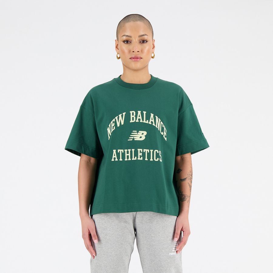 New Balance T-Shirt Athletics Varsity Boxy - Grün/Weiß Damen von New Balance