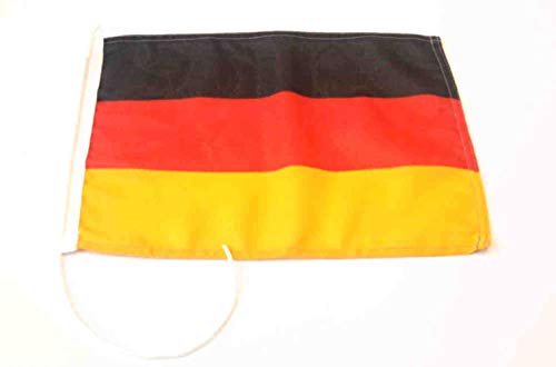 New Marine Deutschlandflagge für Yacht Motorrad Segeln und vieles mehr in verschiedenen Größen UV-Stabilisiert mit Öse und Bändsel (50x75 cm) von New Marine