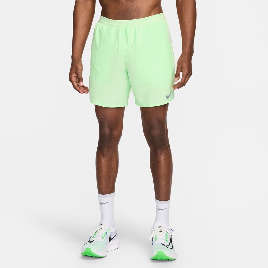 Nike Shorts Dri-FIT Stride - Grün/Silber von Nike