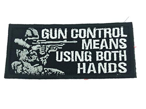 Patch Nation Gun Control Means Using Both Hands Gestickte Airsoft Klettverschluss-Flecken von Patch Nation