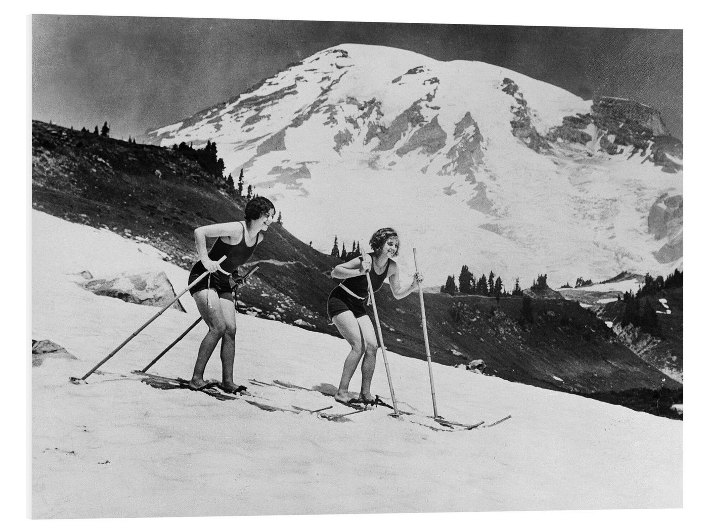 Posterlounge Forex-Bild Vintage Ski Collection, Skifahren im Badeanzug, 1930, Vintage Fotografie von Posterlounge