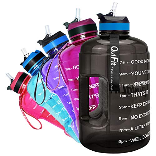 QuiFit Motivierende Wasserflasche, 3,78 l, mit Strohhalm und Zeitmarkierung, breite Öffnung, BPA-frei, wiederverwendbar, ideal für Fitnessstudio, Outdoor-Sport, Zuhause und Büro (Mitternachtsschwarz) von QuiFit