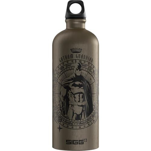 SIGG - Alu Trinkflasche - Traveller Batman Guardian - Klimaneutral Zertifiziert - Für Kohlensäurehaltige Getränke Geeignet - Auslaufsicher - Federleicht - BPA-frei - Grau - 1L von SIGG