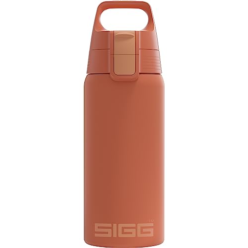 SIGG - Isolierte Trinkflasche - Shield Therm One Eco Red - Für kohlensäurehaltige Getränke geeignet - Auslaufsicher - Spülmaschinenfest - BPA-frei - 90% recycelter Edelstahl - Rot - 0.5L von SIGG