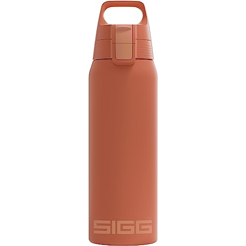 SIGG - Isolierte Trinkflasche - Shield Therm One Eco Red - Für kohlensäurehaltige Getränke geeignet - Auslaufsicher - Spülmaschinenfest - BPA-frei - 90% recycelter Edelstahl - Rot - 0.75L von SIGG