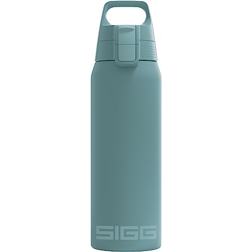 SIGG - Isolierte Trinkflasche - Shield Therm One Morning Blue - Für kohlensäurehaltige Getränke geeignet - Auslaufsicher - Spülmaschinenfest - BPA-frei - 90% recycelter Edelstahl - Blau - 0.75L von SIGG