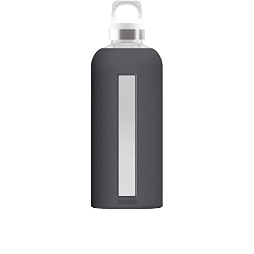 SIGG Star Shade Trinkflasche (0.85 L), schadstofffreie und auslaufsichere Trinkflasche, hitzebeständige Trinkflasche aus Glas mit Silikonhülle von SIGG