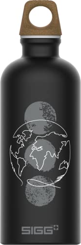SIGG Traveller MyPlanet™ Direction Trinkflasche (0.6 L), klimaneutrale und auslaufsichere Trinkflasche, federleichte Trinkflasche aus Aluminium, Made in Switzerland von SIGG