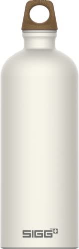 SIGG - Alu Trinkflasche - Traveller MyPlanet Forward - Klimaneutral Zertifiziert - kohlensäurehaltige Getränke - Auslaufsicher - Federleicht - BPA-frei - Outdoor & Yoga - Mattes Weiß- 1L von SIGG