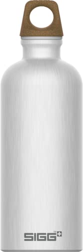 SIGG Traveller MyPlanet™ Path Plain Trinkflasche (0.6 L), klimaneutrale und auslaufsichere Trinkflasche, federleichte Trinkflasche aus Aluminium, Made in Switzerland von SIGG