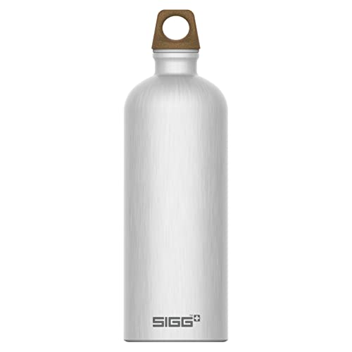 SIGG Traveller MyPlanet™ Path Plain Trinkflasche (1.0 L), klimaneutrale und auslaufsichere Trinkflasche, federleichte Trinkflasche aus Aluminium, Made in Switzerland von SIGG