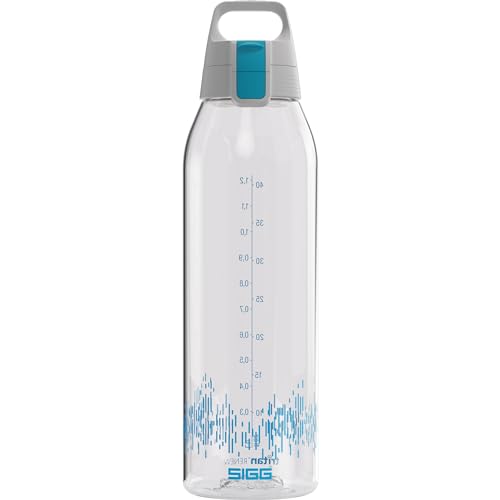 SIGG - Tritan Renew Trinkflasche - Total Clear ONE MyPlanet Aqua - Für Kohlensäurenhaltigen Getränke Geeignet - Spülmaschinenfest - Fruchtsieb - Auslaufsicher - BPA-frei - Hellblau - 1,5L von SIGG