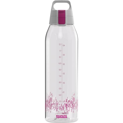 SIGG - Tritan Renew Trinkflasche - Total Clear ONE MyPlanet Berry - Für Kohlensäurenhaltigen Getränke Geeignet - Spülmaschinenfest - Fruchtsieb - Auslaufsicher - BPA-frei - Violett - 1,5L von SIGG