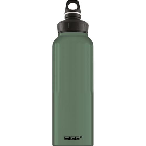 SIGG - Alu Sport Trinkflasche - WMB Traveller Leaf Green - Klimaneutral Zertifiziert - Für Kohlensäurehaltige Getränke Geeignet - Auslaufsicher - Federleicht - BPA-frei - Grün - 1,5L von SIGG