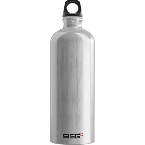 SIGG Traveller Alu Trinkflasche (1 L), schadstoffreie und auslaufsichere Trinkflasche, federleichte Trinkflasche aus Aluminium, Silver von SIGG