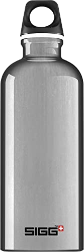 SIGG Traveller Alu Trinkflasche (0.6 L), schadstofffreie und auslaufsichere Trinkflasche, federleichte Trinkflasche aus Aluminium, Silver von SIGG