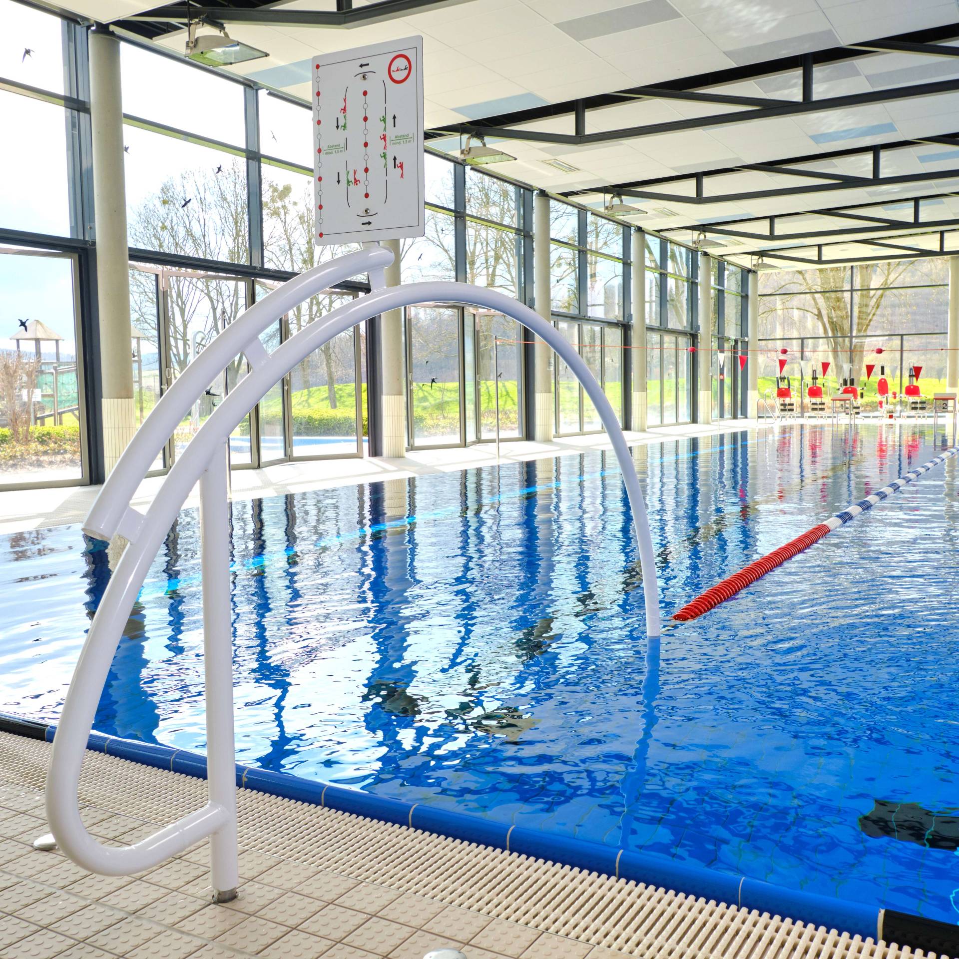 Sport-Thieme Schwimmautobahn "Competition", 25 m, Ohne Bodenhülsen, mit Adapter für 40 mm Bodenhülsen von Sport-Thieme