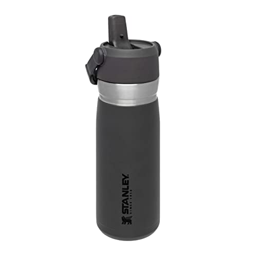 Stanley IceFlow Flip Straw Edelstahl Trinkflasche mit Strohhalm 0.65L - Hält 12+ Stunden Kalt - Thermosflasche Auslaufsicher - Wasserflasche BPA-Frei - Spülmaschinenfest - Charcoal von STANLEY