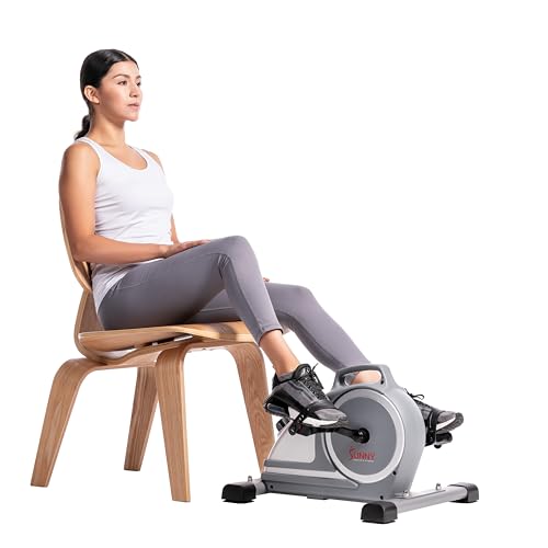 Sunny Health & Fitness Untertisch Mini Heimtrainer, Pedaltrainer mit Doppelfunktion, Digitalem Monitor und Tragegriff - SF-B020026 von Sunny Health & Fitness