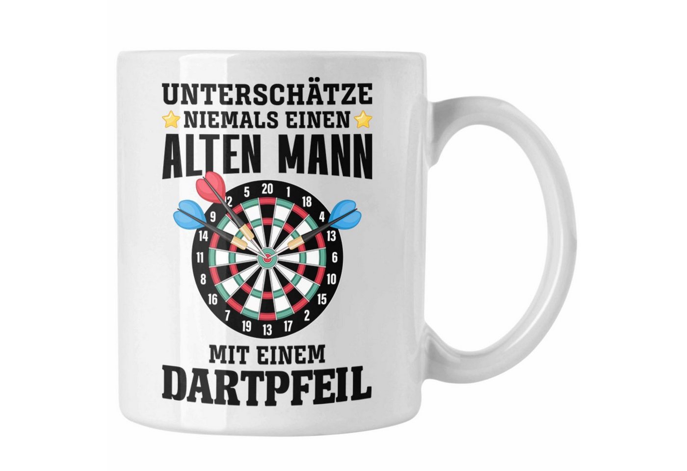 Trendation Tasse Trendation - Dart Tasse Unterschätze Niemals Einen Alten Mann Mit Einem Dartpfeil Spruch Männer Dart-Spieler Geschenkidee von Trendation