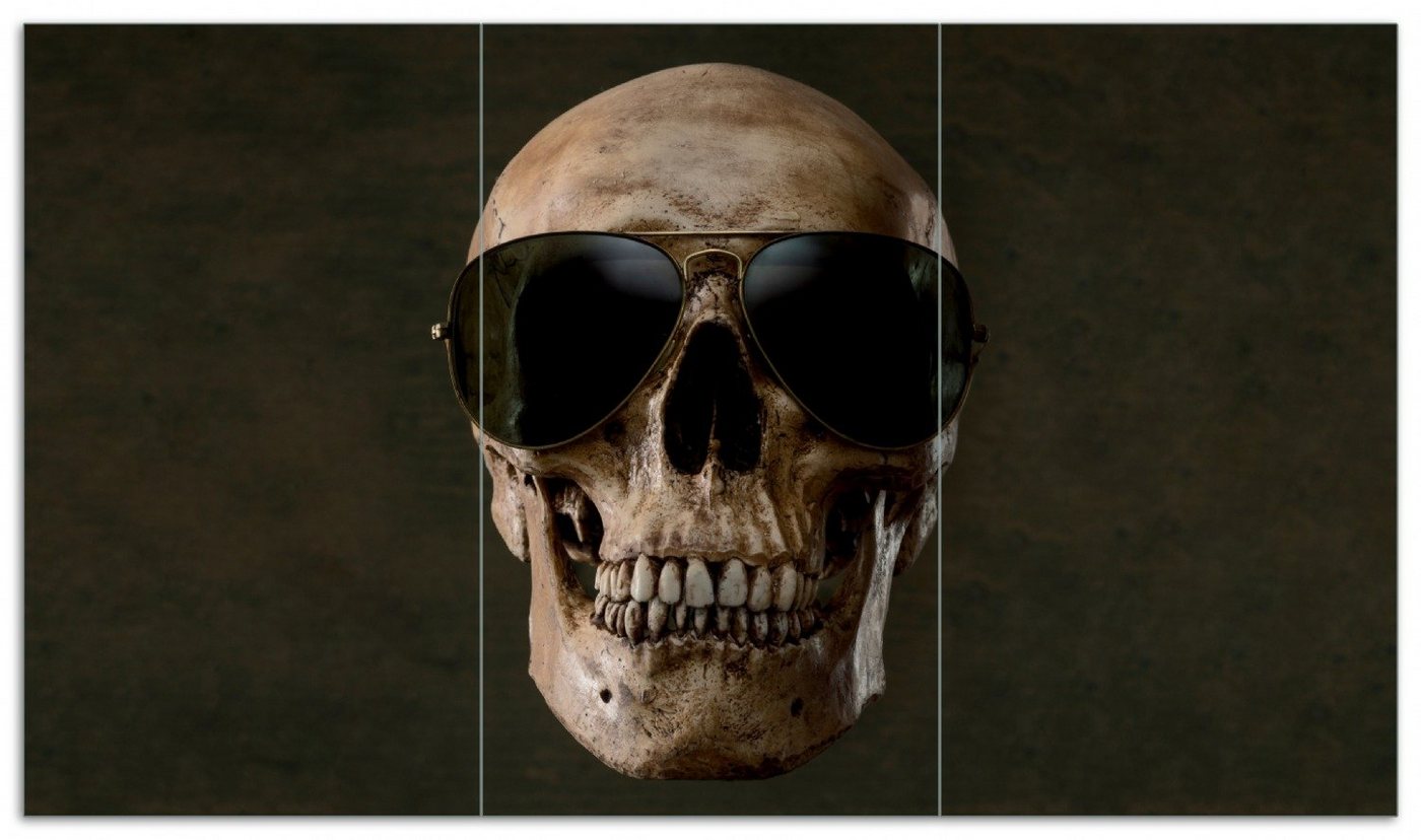Wallario Herd-Abdeckplatte Totenschädel mit cooler Sonnenbrille, ESG-Sicherheitsglas, (Glasplatte, 3 tlg., inkl. 5mm Noppen), verschiedene Größen von Wallario