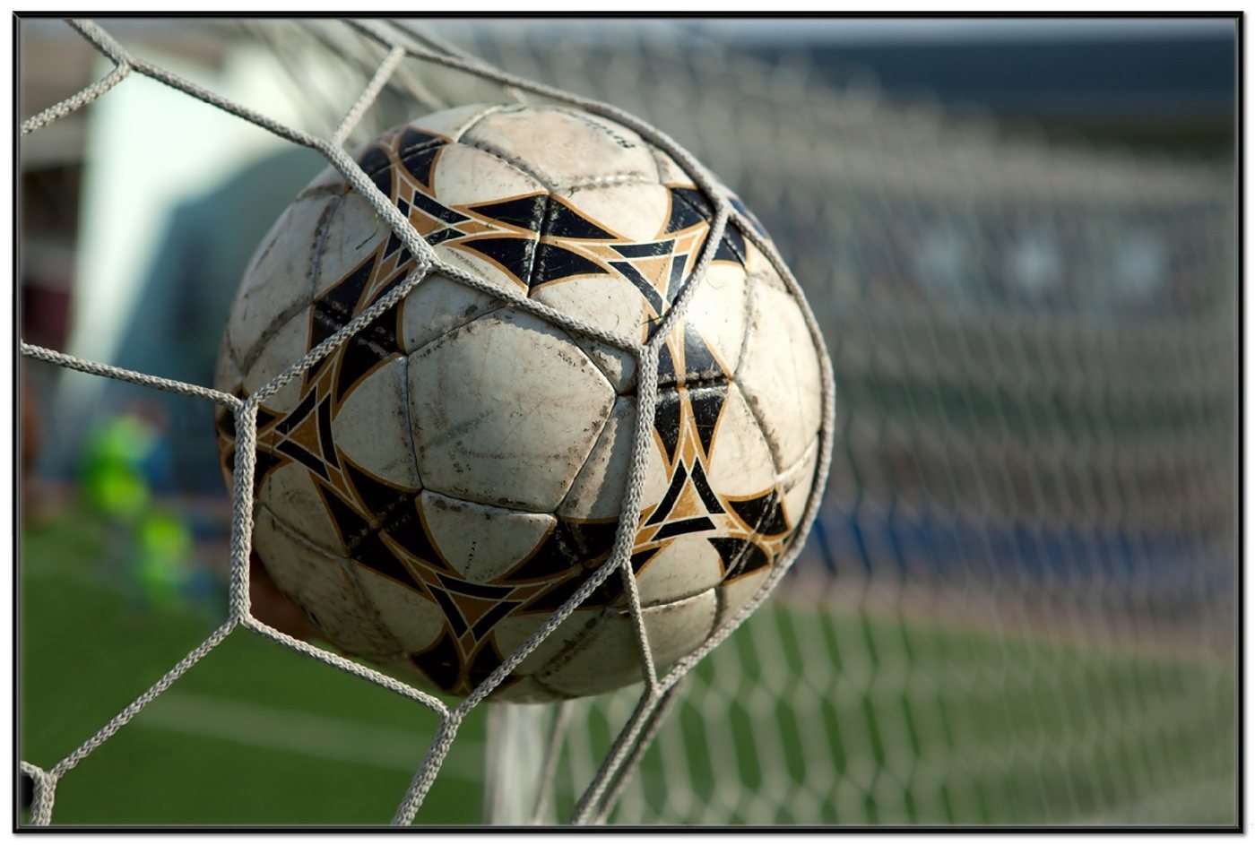 Wallario Poster, Fußball - Ball im Tor - Bolzplatz, in verschiedenen Ausführungen von Wallario