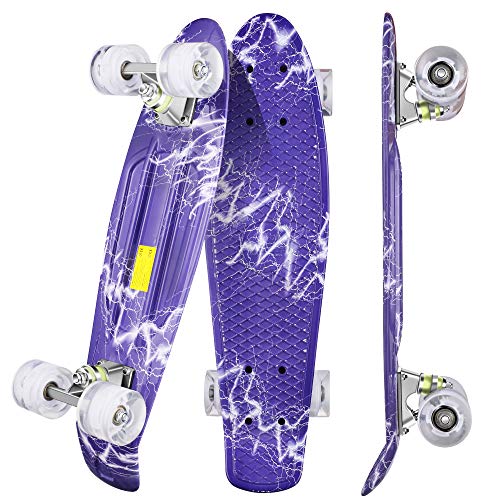 WeSkate Mini Cruiser Skateboard Komplettes Retro Skateboard Vintage Skateboard mit Kunststoffrand Cruiser Deck mit PU Rad Flash Lager ABEC-7für Erwachsene Kinder Jungen Mädchen (Lila) von WeSkate