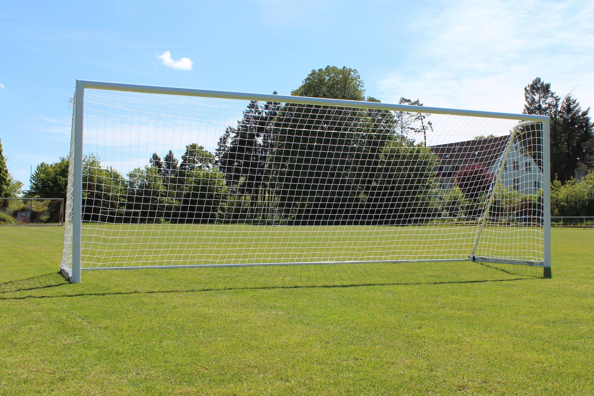 Sport-Thieme Großfeld-Fußballtor mit klappbarem Netzbügel und Bodenrahmen, Weiß, SimplyFix von Sport-Thieme