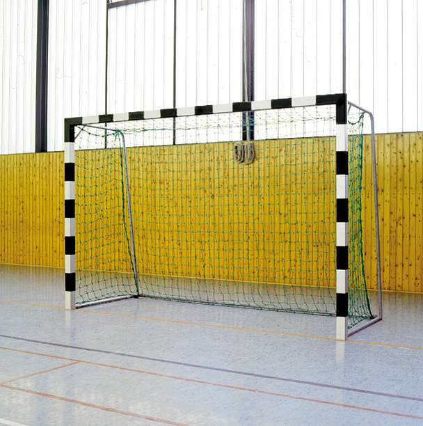 Sport-Thieme Handballtor in Bodenhülsen stehend mit anklappbaren Netzbügeln, 3x2 m, Blau-Silber, Verschraubte Eckverbindungen von Sport-Thieme
