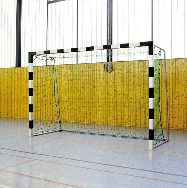 Sport-Thieme Handballtor in Bodenhülsen stehend mit anklappbaren Netzbügeln, 3x2 m, Rot-Silber, Verschraubte Eckverbindungen Sport-Thieme Handballtor in Bodenhülsen stehend mit anklappbaren Netzbügeln, 3x2 m, Rot-Silber, Verschraubte Eckverbindungen von Sport-Thieme