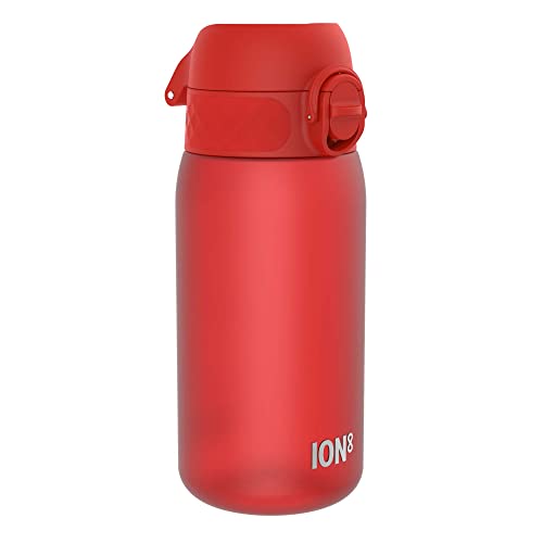 Ion8 Kinder Trinkflasche, 350ml, Auslaufsicher, Einhandöffnung, Sichere Verriegelung, Spülmaschinenfest, BPA-frei, Tragegriff, Klappdeckel, Leicht zu Reinigen, Klimaneutral, Rot von ion8